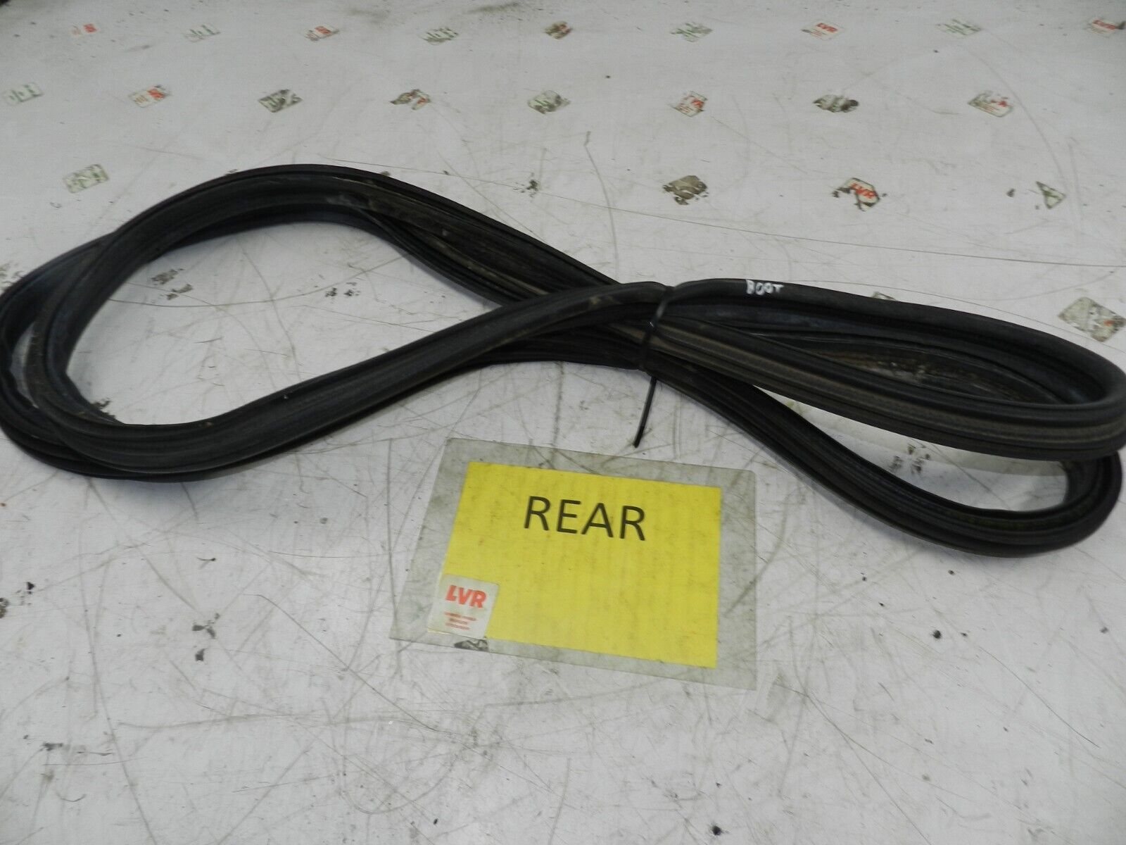 2006 MITSUBISHI SHOGUN PININ BOOT LID TAIL GATE REAR DOOR RUBBER SEAL
