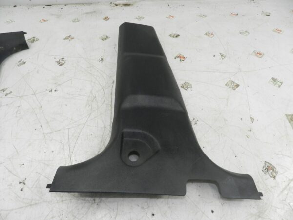 2006 MITSUBISHI SHOGUN PININ B PILLAR LOWER TRIM PASSENGER SIDE MR346031
