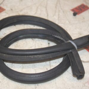 2005 VOLKSWAGEN GOLF MK5. BONNET RUBBER SEAL
