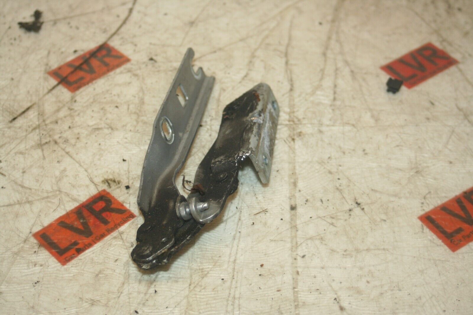 2005 VOLKSWAGEN GOLF MK5. BONNET HINGE - Image 2