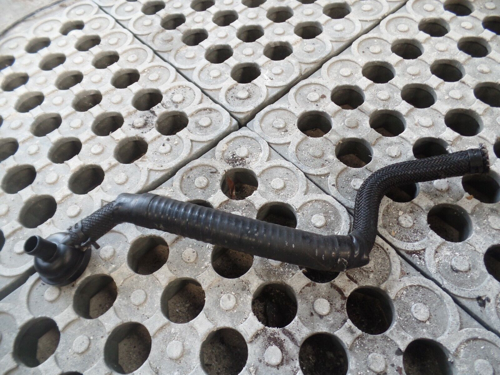 Landrover Discovery TD5 2.5 Breather Pipe Crankcase Ventilation - Image 2