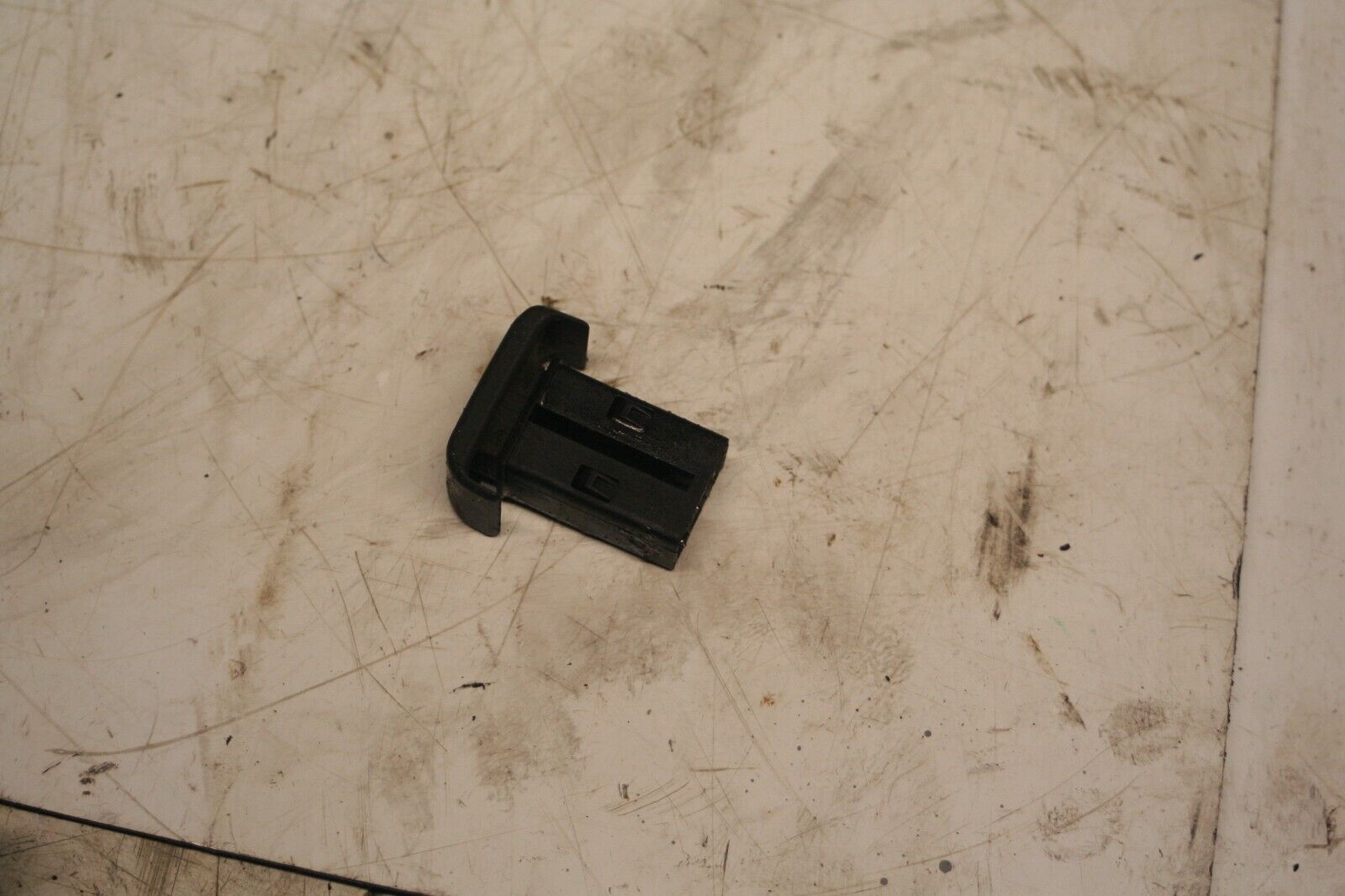 2001 LAND ROVER DISCOVERY 2 TD5. SWITCH BLANKING PLATE - Image 2