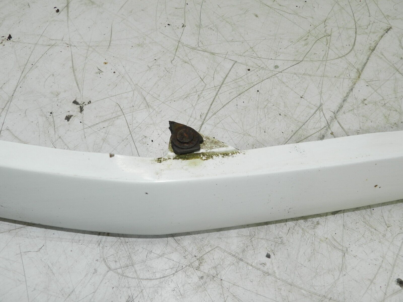 2006 MITSUBISHI SHOGUN PININ FRONT BUMPER HEADLIGHT TRIM IN WHITE GRILL RADIATOR - Image 4