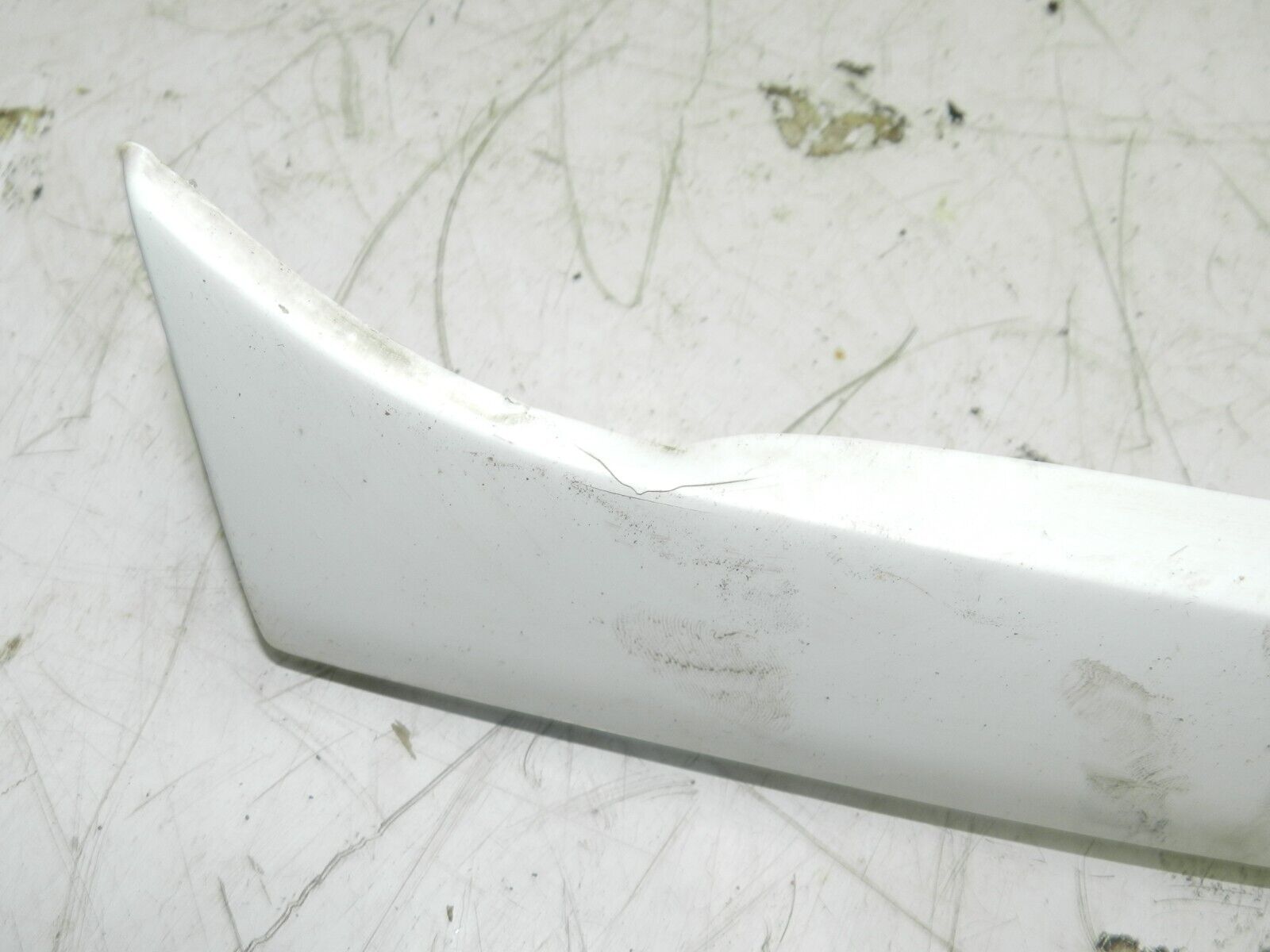 2006 MITSUBISHI SHOGUN PININ FRONT BUMPER HEADLIGHT TRIM IN WHITE GRILL RADIATOR - Image 5