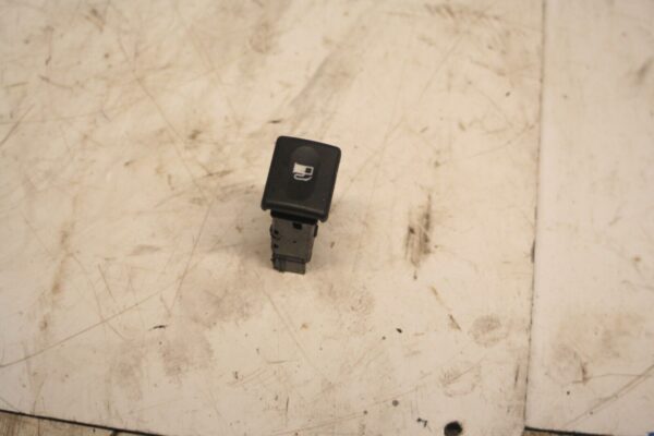 2001 LAND ROVER DISCOVERY 2 TD5. FUEL RELEASE SWITCH BUTTON