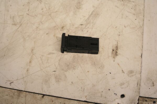 2001 LAND ROVER DISCOVERY 2 TD5. FUEL RELEASE SWITCH BUTTON - Image 2