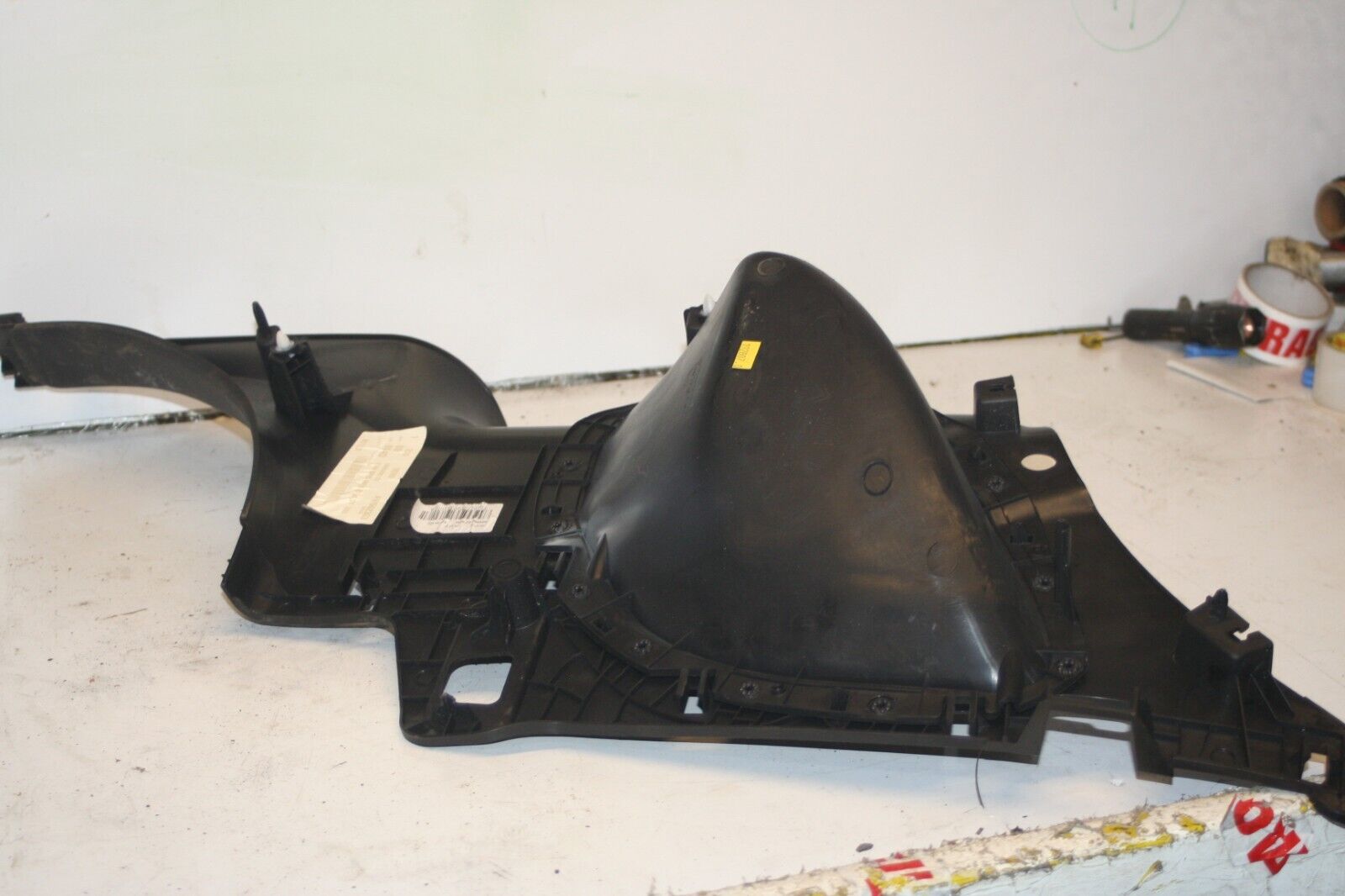 2010 CITROEN DS3. REAR DOOR SIDE PANEL DRIVER SIDE BOOT PANEL TRIM - Image 4