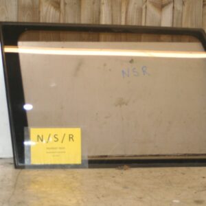 1994 MITSUBISHI PAJERO SHOGUN. PASSENGER SIDE REAR WINDOW GLASS