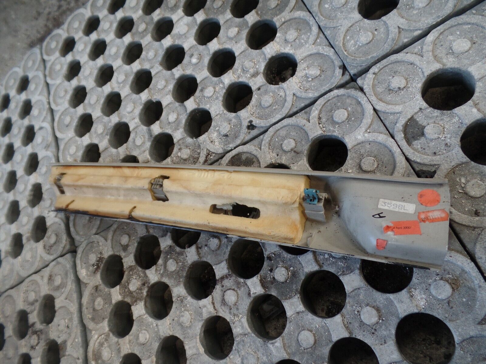 Landrover Discovery TD5 2.5 Passenger Side N/S/F A Pillar Trim - Image 2