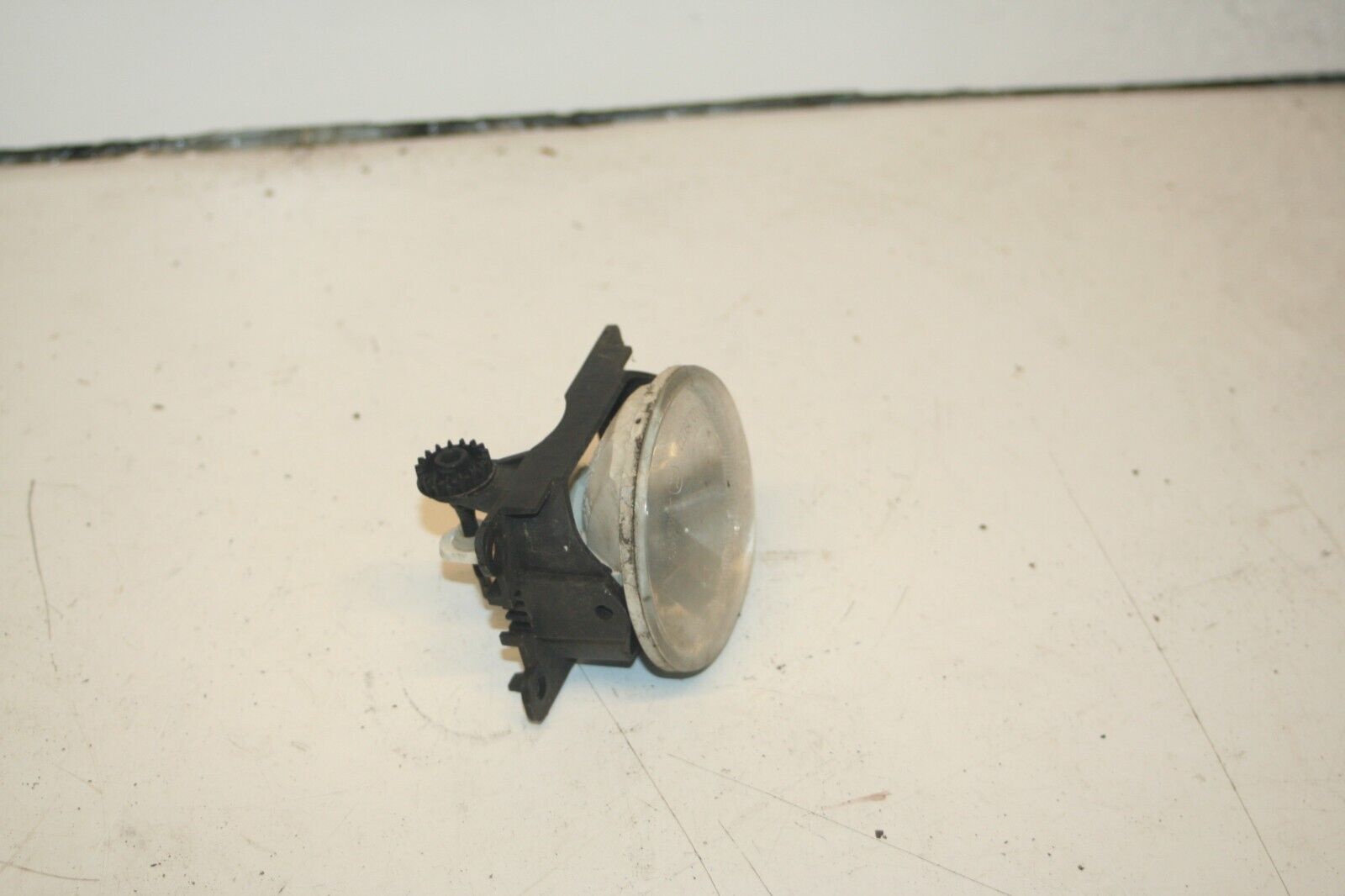 2010 CITROEN DS3. PASSENGER SIDE FOG LIGHT - Image 2