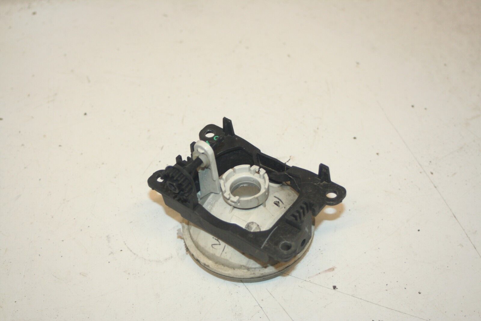 2010 CITROEN DS3. PASSENGER SIDE FOG LIGHT - Image 4