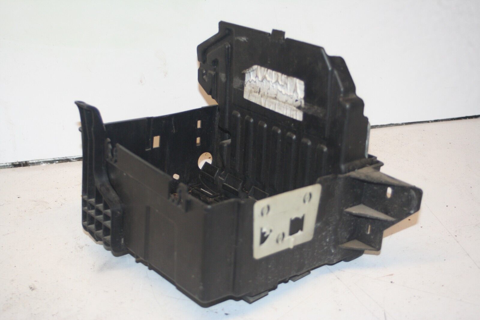 2010 CITROEN DS3. BATTERY TRAY HOUSING ECU NOT INCLUDED - Image 2