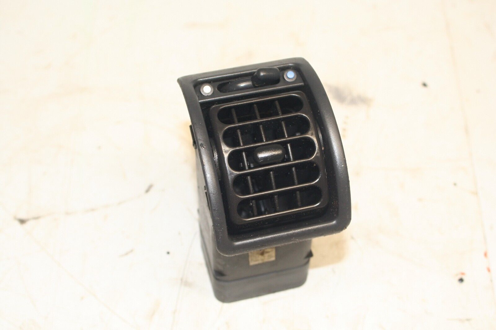 2001 LAND ROVER DISCOVERY 2 TD5. ROOF AIR BLOWER VENT