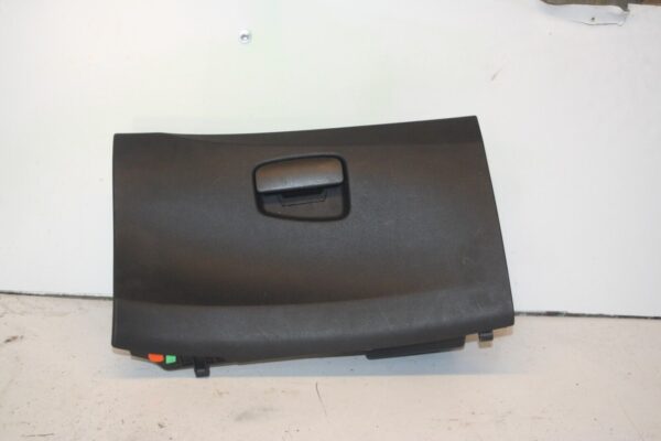 2010 CITROEN DS3. GLOVE BOX LID