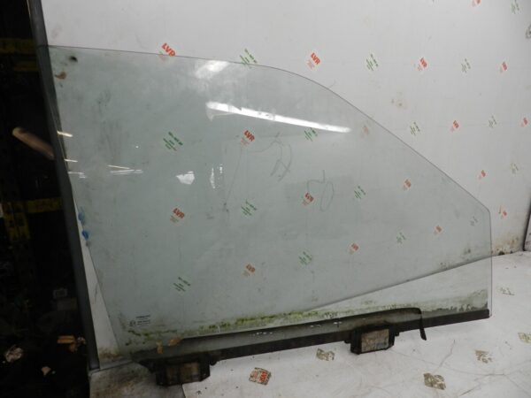 1993 FORD GRANADA DORCHESTER. DRIVER SIDE FRONT WINDOW GLASS