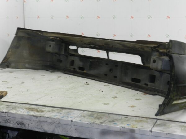 1993 FORD GRANADA DORCHESTER. FRONT BUMPER IN BLACK - Image 3