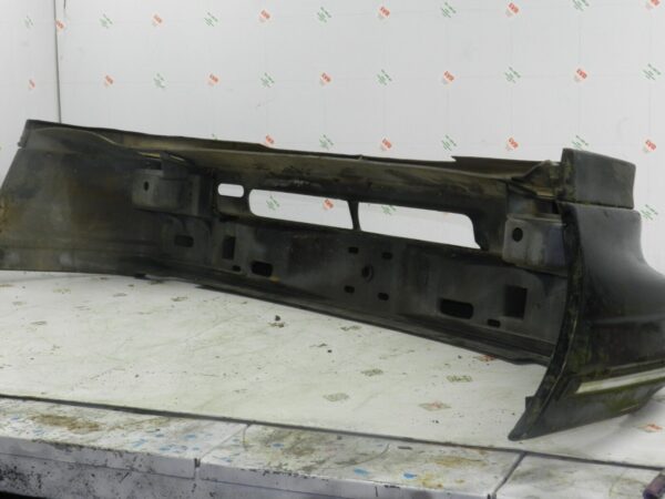 1993 FORD GRANADA DORCHESTER. FRONT BUMPER IN BLACK - Image 4