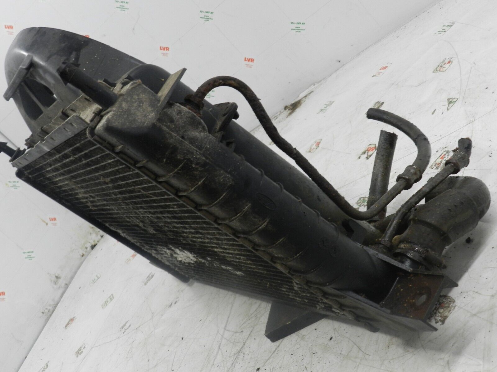 1993 FORD GRANADA DORCHESTER. 2.9 COOLANT COOLING RADIATOR AND FAN SURROUND - Image 2