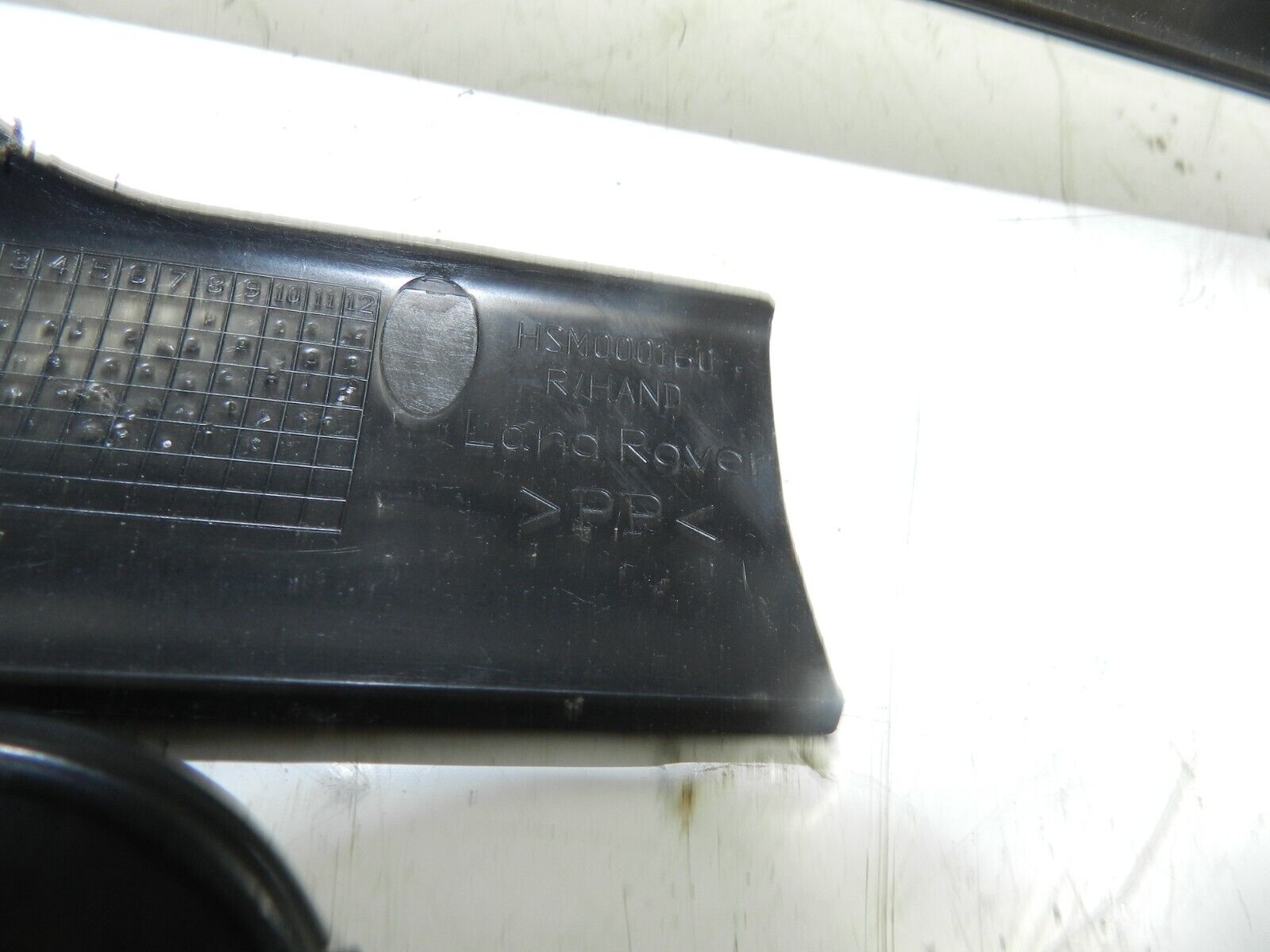 2006 LAND ROVER FREELANDER 1 FACELIFT L314. SEAT RAIL FLOOR TRIM DRIVER SIDE - Image 3