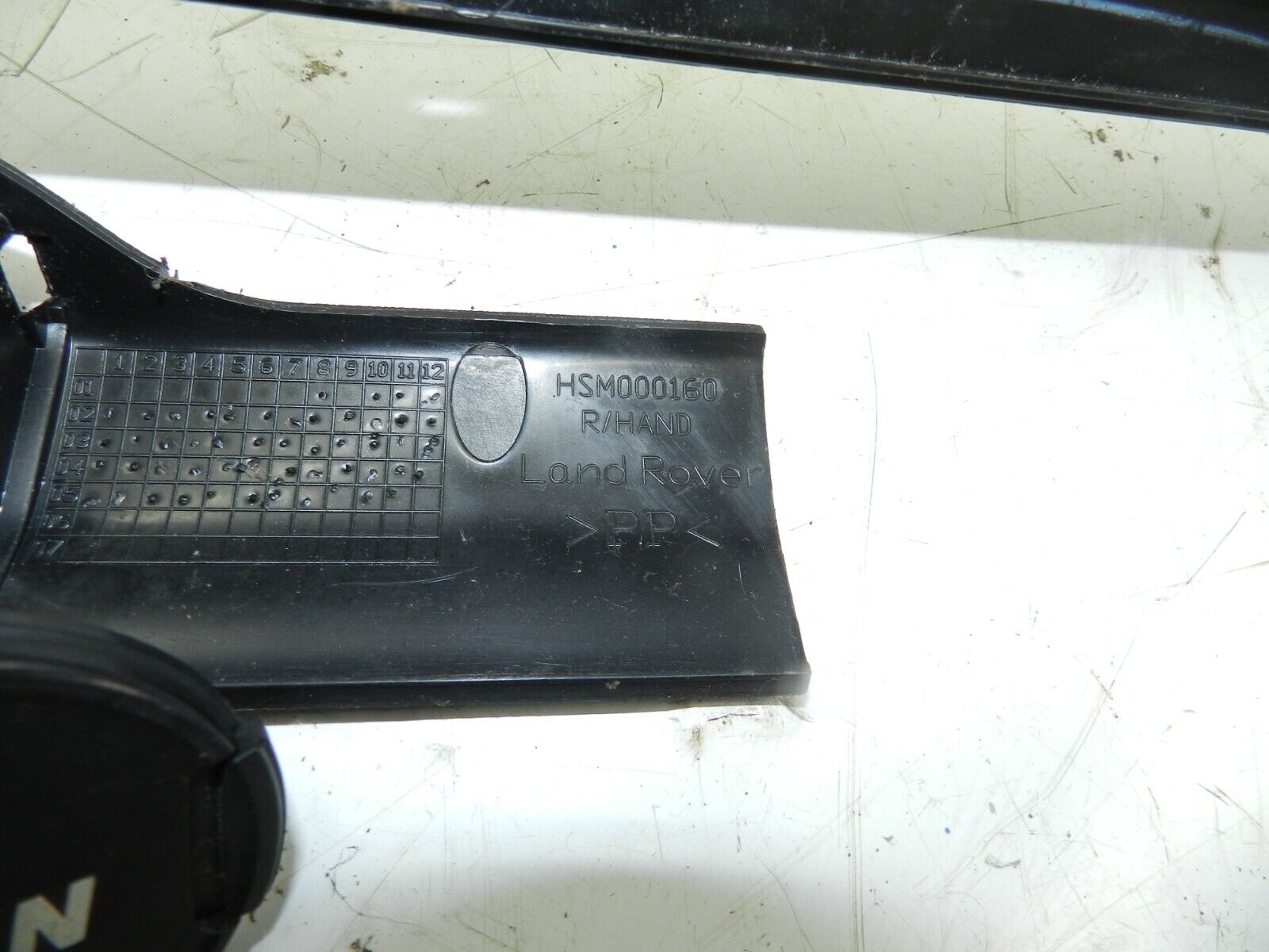 2006 LAND ROVER FREELANDER 1 FACELIFT L314. SEAT RAIL FLOOR TRIM DRIVER SIDE - Image 4