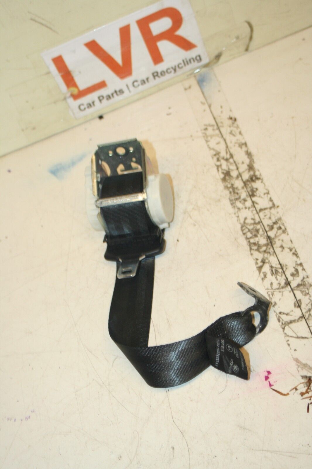 (6B) 2013 FORD FOCUS 1.0 ECOBOOST. PASSENGER SIDE REAR NEAR SIDE SEATBELT - Image 2