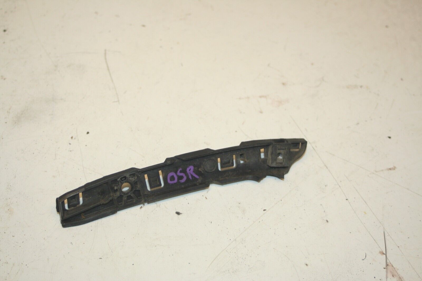 2010 CITROEN DS3. DRIVER SIDE REAR BUMPER BRACKET