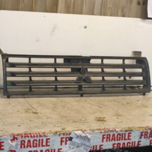 1994 MITSUBISHI PAJERO SHOGUN. FRONT GRILLE