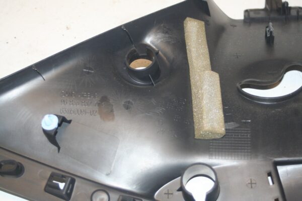 2010 CITROEN DS3. 9683383277 DRIVER SIDE B PILLAR TRIM - Image 6