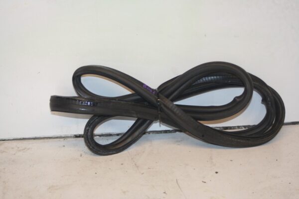 2010 CITROEN DS3. BOOT LID TAILGATE RUBBER SEAL