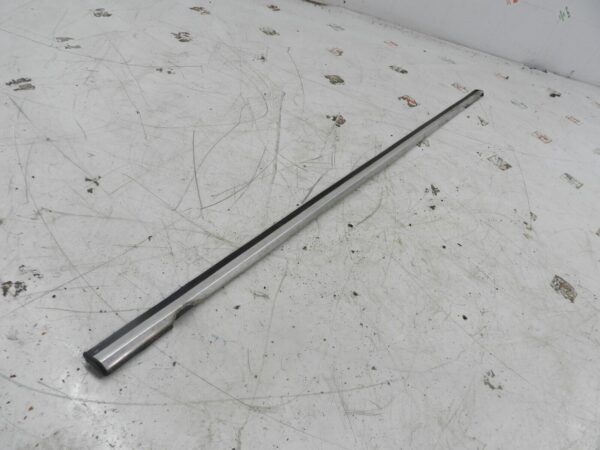 1993 FORD GRANADA DORCHESTER. PASSENGER FRONT DOOR CHROME TRIM - Image 2