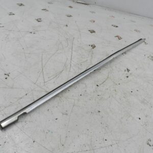 1993 FORD GRANADA DORCHESTER. PASSENGER REAR DOOR CHROME TRIM