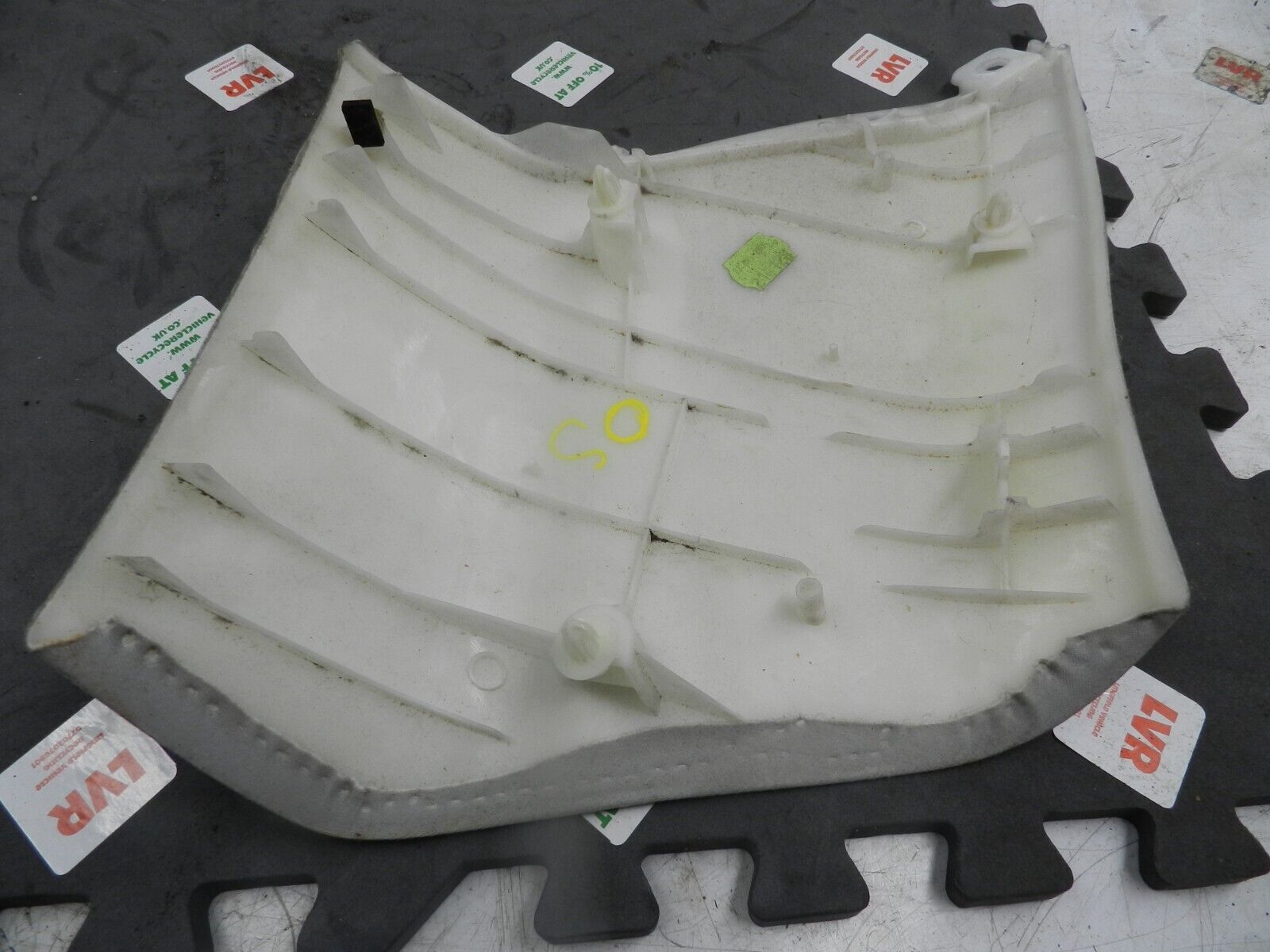 (133) 2005 TOYOTA AVENSIS. PILLAR TRIM DRIVER SIDE - Image 2