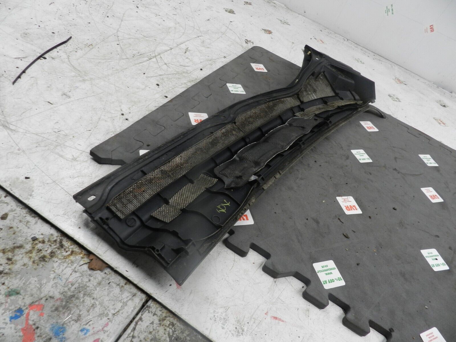 (133) 2005 TOYOTA AVENSIS. SCUTTLE PANEL PASSENGER SIDE - Image 2