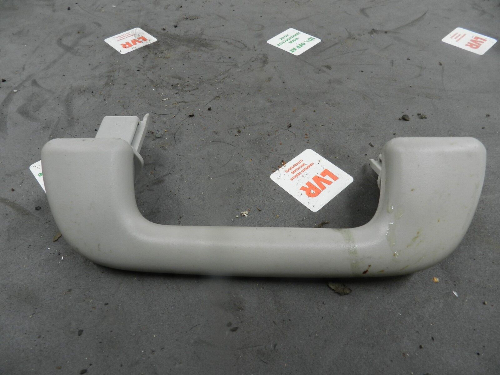 (133) 2005 TOYOTA AVENSIS. PASSENGER SIDE FRONT GRAB HANDLE - Image 2
