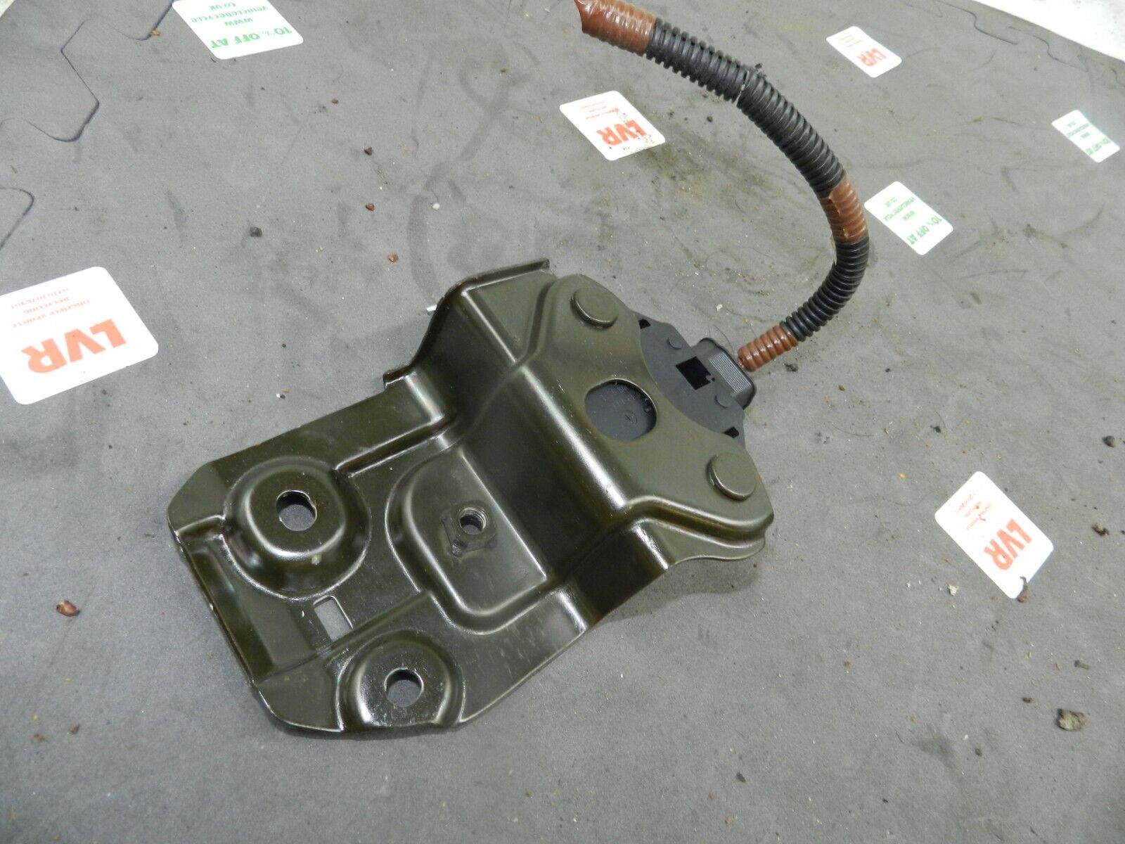 (133) 2005 TOYOTA AVENSIS. CRASH SENSOR - Image 2