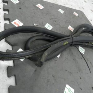 (133) 2005 TOYOTA AVENSIS. PASSENGER SIDE FRONT DOOR RUBBER SEAL