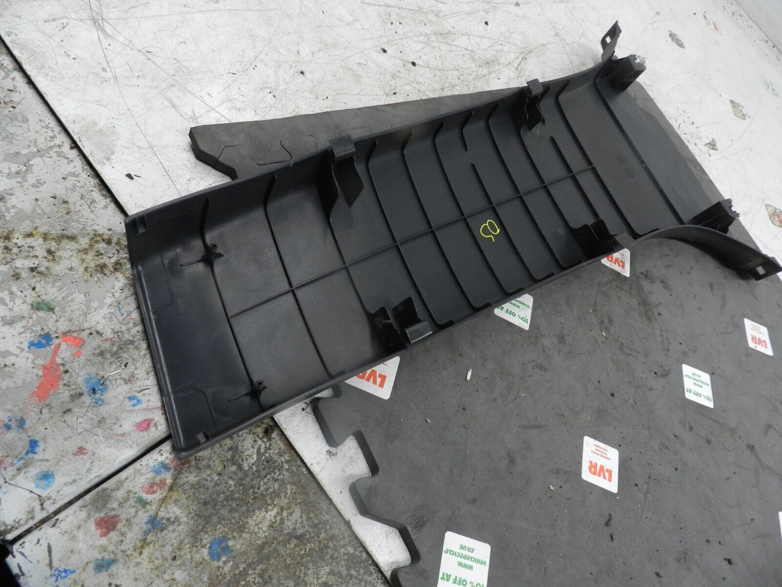 (133) 2005 TOYOTA AVENSIS. B PILLAR LOWER TRIM DRIVER SIDE - Image 2