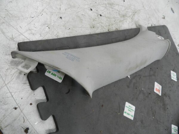 (133) 2005 TOYOTA AVENSIS. C PILLAR LOWER TRIM PASSENGER SIDE