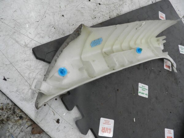 (133) 2005 TOYOTA AVENSIS. C PILLAR LOWER TRIM PASSENGER SIDE - Image 2