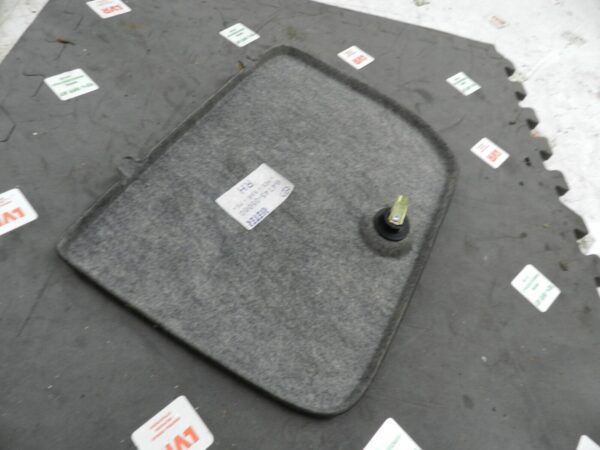 (133) 2005 TOYOTA AVENSIS. BOOT CARPET STORAGE COVER - Image 2
