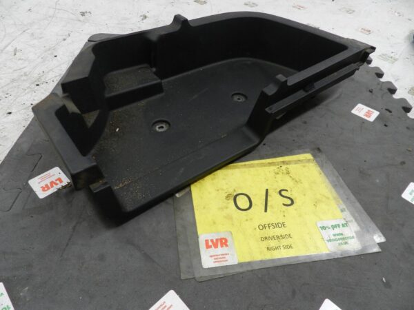 (133) 2005 TOYOTA AVENSIS. DRIVER SIDE BOOT POCKET TRIM - Image 2