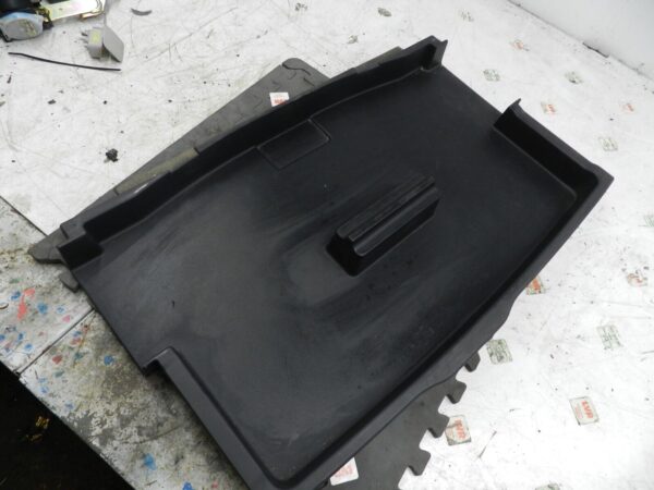 (133) 2005 TOYOTA AVENSIS. BOOT FLOOR TRAY HOUSING