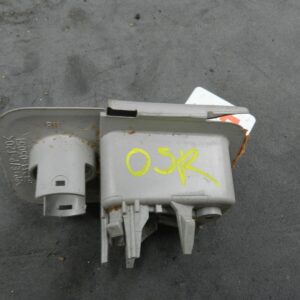 (133) 2005 TOYOTA AVENSIS. DRIVER SIDE REAR TRIM