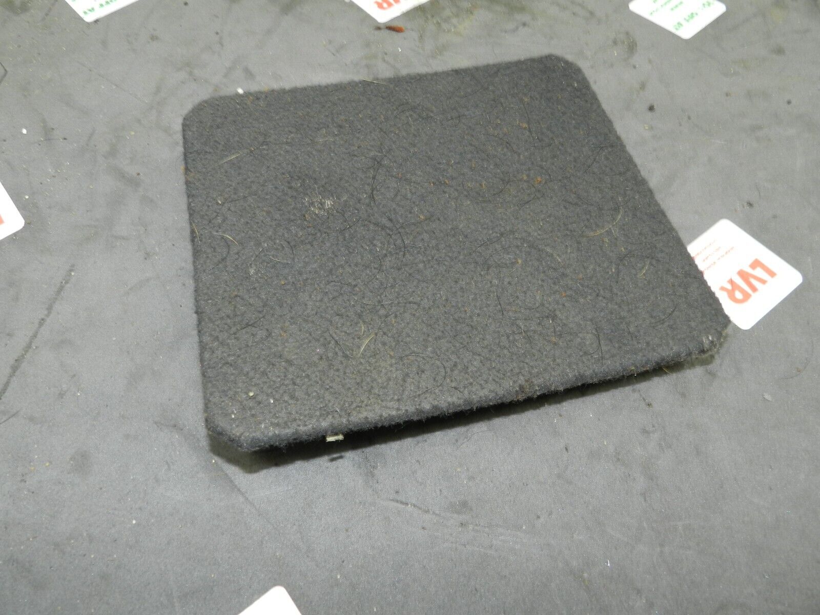 (133) 2005 TOYOTA AVENSIS. CARPET COVER SECTION PANEL