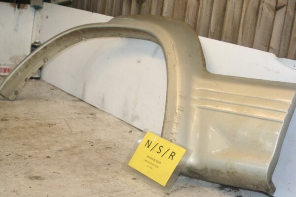 1994 MITSUBISHI PAJERO SHOGUN. PASSENGER SIDE REAR ARCH TRIM - Image 3