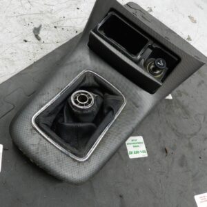 (133) 2005 TOYOTA AVENSIS. CENTRE CONSOLE ASHTRAY GEAR SURROUND