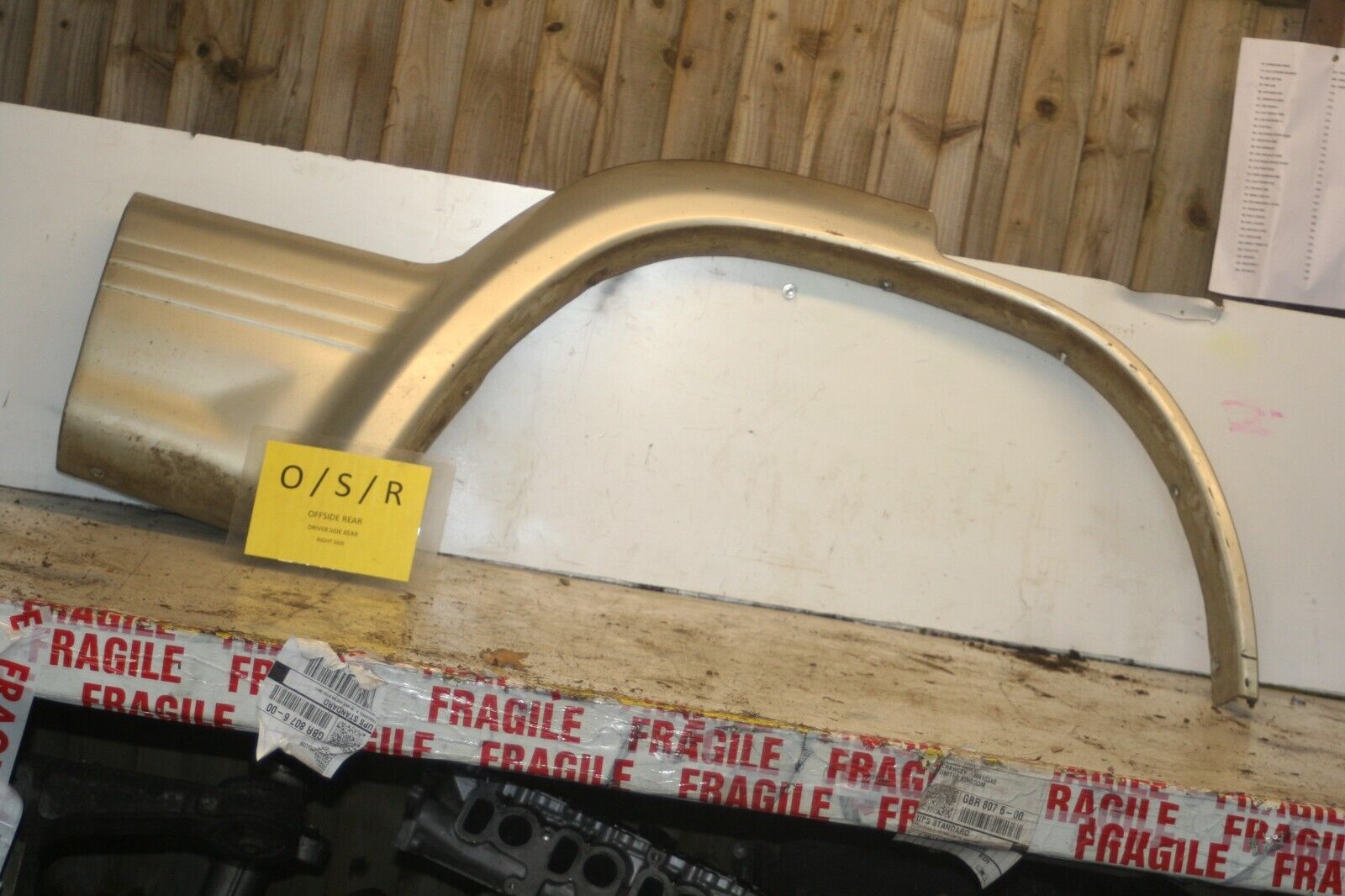 1994 MITSUBISHI PAJERO SHOGUN. DRIVER SIDE REAR ARCH TRIM