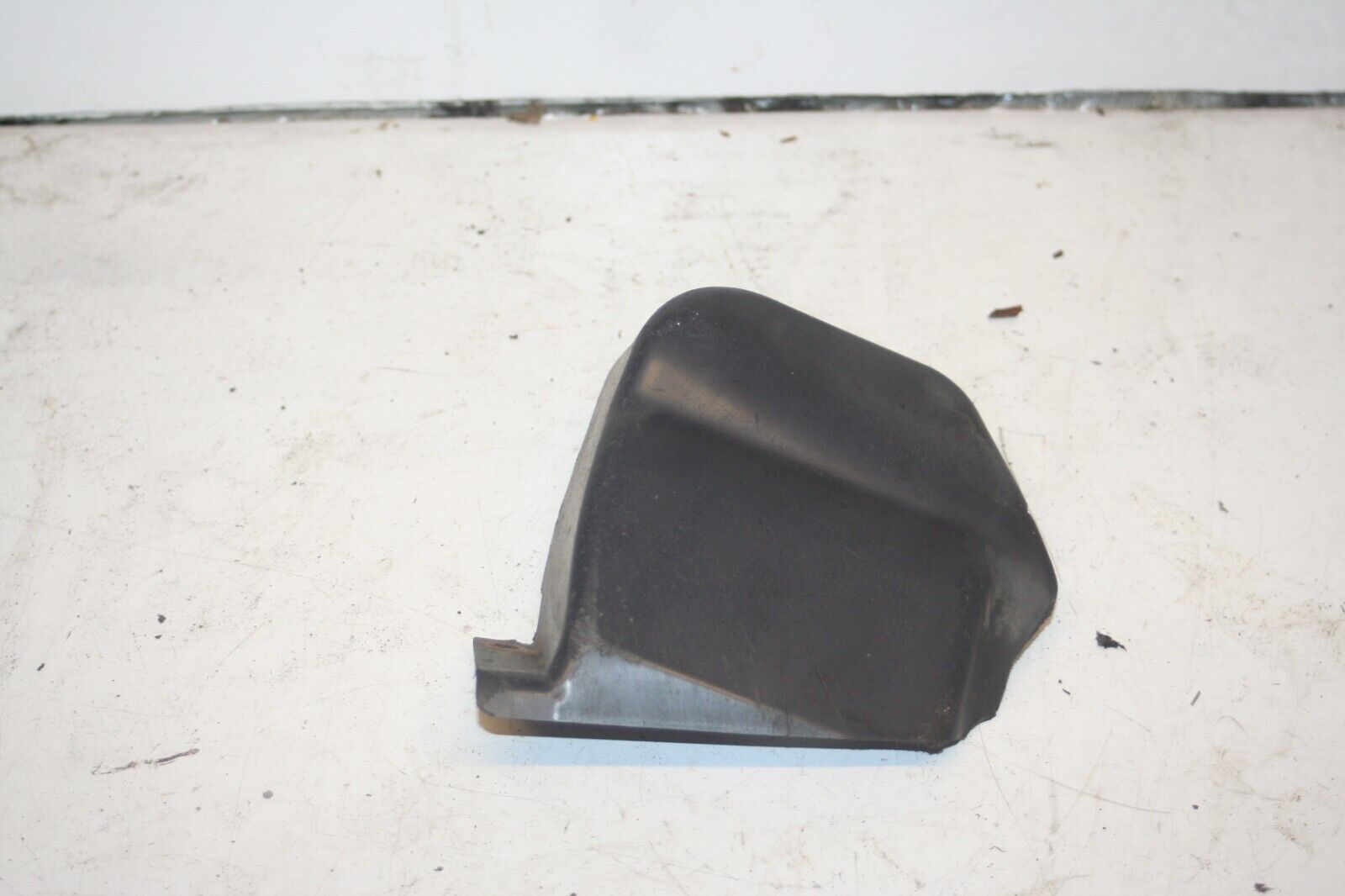2010 CITROEN DS3. 9683981180 PLASTIC TRIM