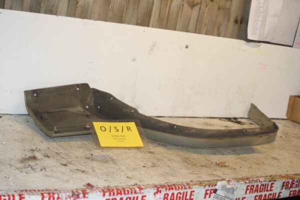 1994 MITSUBISHI PAJERO SHOGUN. DRIVER SIDE REAR ARCH TRIM - Image 3