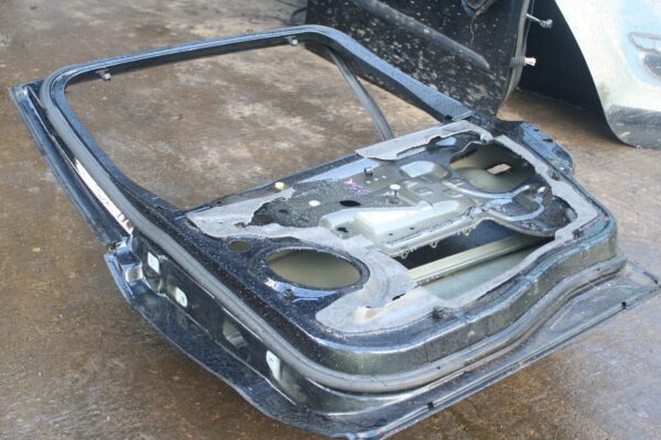 2011 FORD S MAX TITANIUM ECOBOOST. DRIVER SIDE REAR DOOR SHELL IN BLACK - Image 7